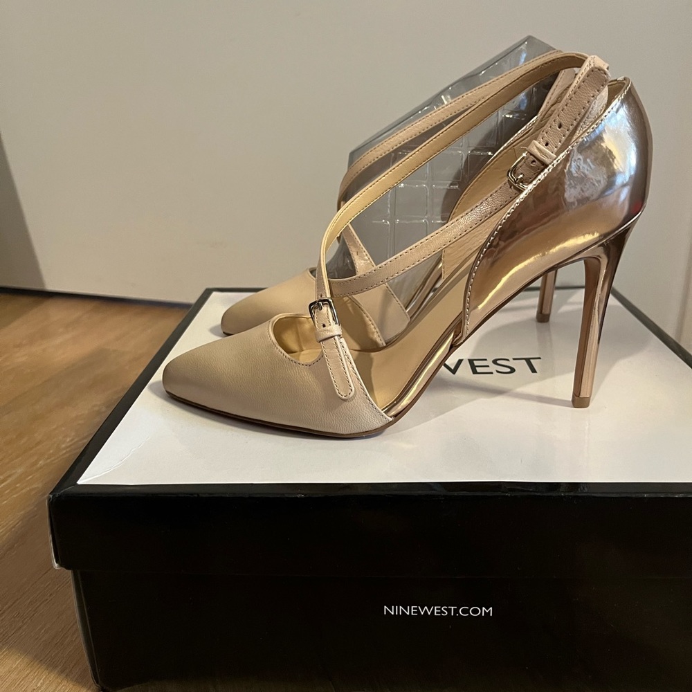 Nine West Earnest Pumps Cream and Gold Sz 6.5 Brand New